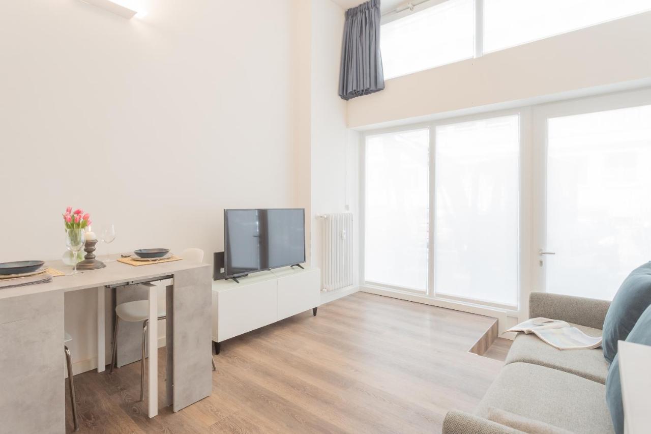 A Step From The Dome Apartment By Rent All Como Exteriör bild